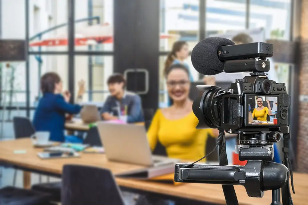 Videography shot for woman in yellow at the table